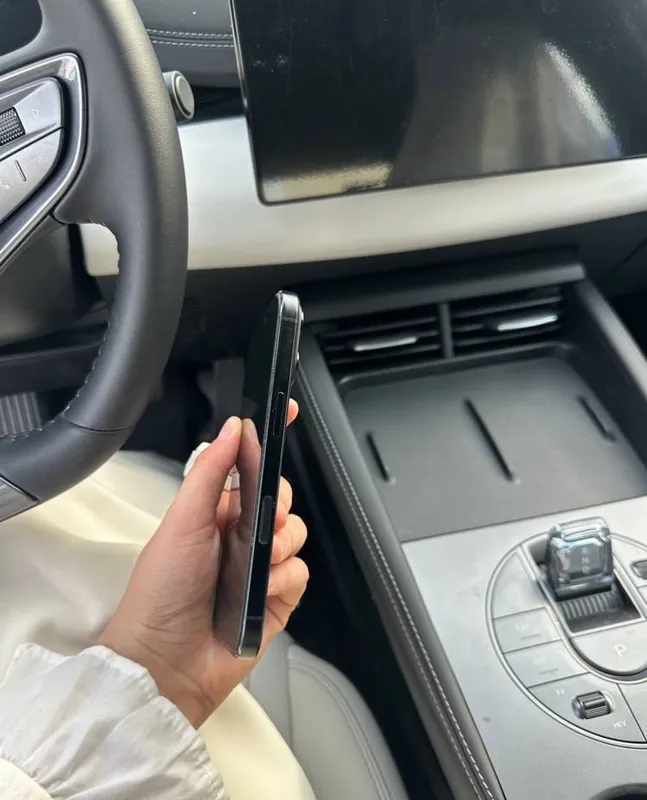 iPhone 16, чёрный, память 128 ГБ 3