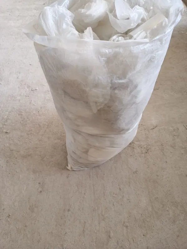 Meldan boʻshagan qop va paket bor 4