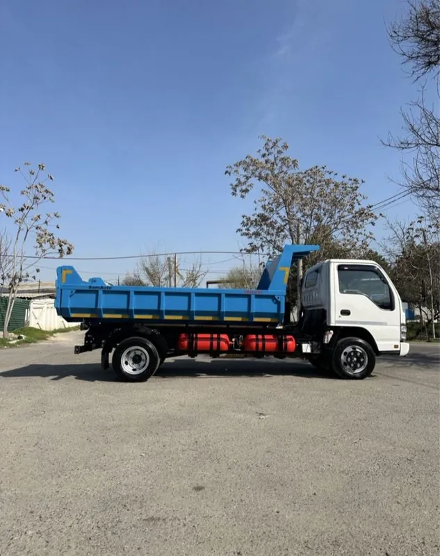 Isuzu sotiladi 2014yilzavodskoy gruzavoy metan gaz balon 3dona100talik