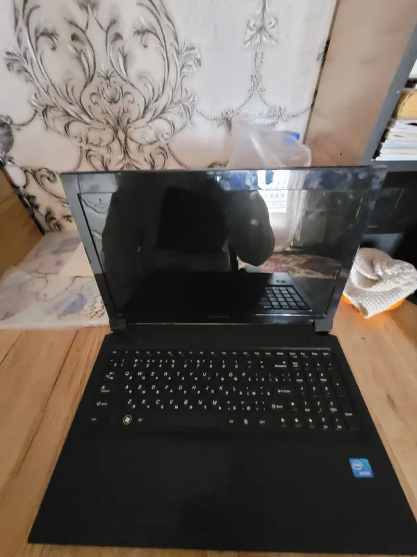 Lenovo noutbuk sotiladi 1 Lenovo noutbuk sotiladi 1