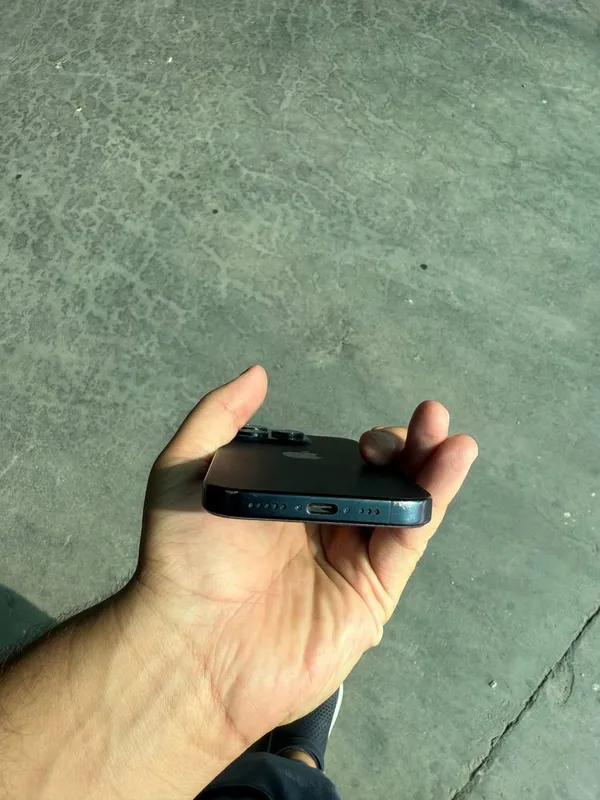 iPhone 15 pro blue 5