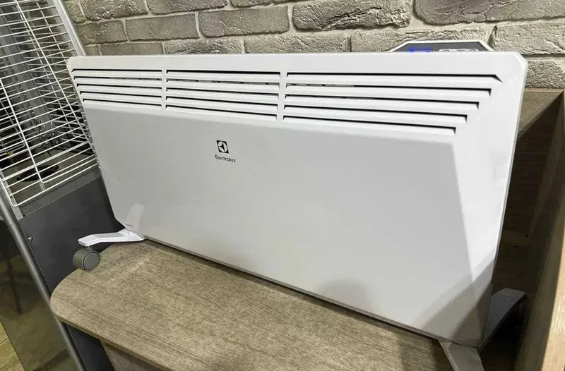 Конвекторный обогреватель Electrolux, настенный, доставка 4 Конвекторный обогреватель Electrolux, настенный, доставка 4