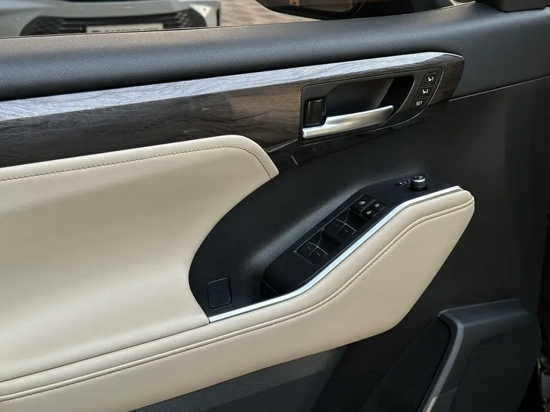 Toyota Highlander Limited 4 Toyota Highlander Limited 4