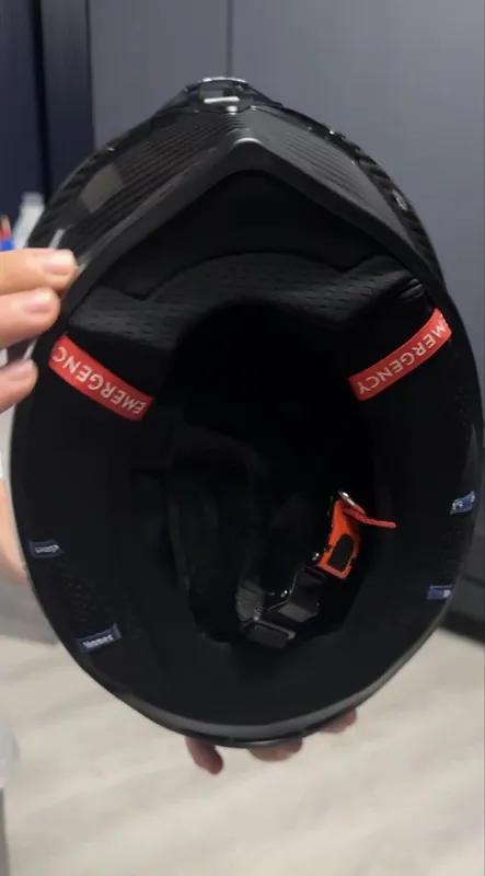 AGV Carbon Style Shlem 3