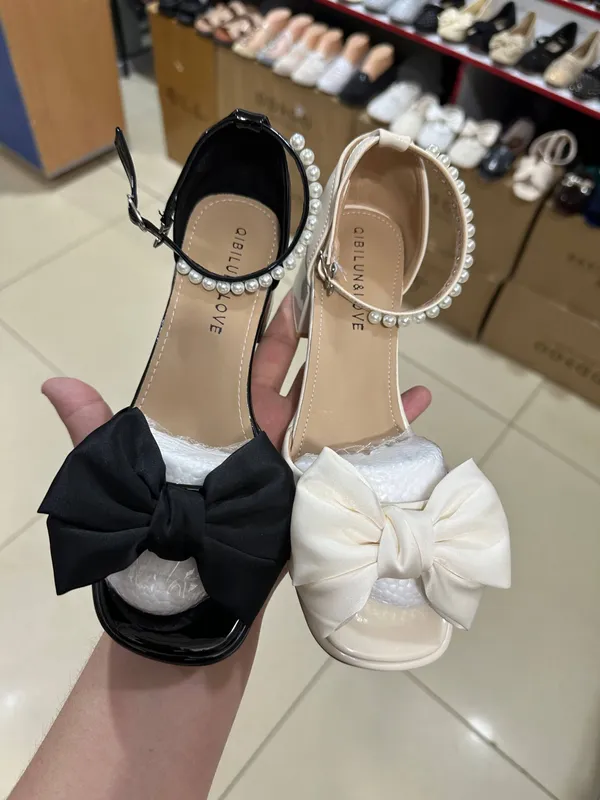 yangi oyoq kiyimlar pochkaga keldi