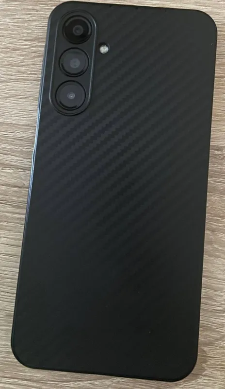 Samsung 16. Hamma joyi toza. 200$. Yana kelishamiz