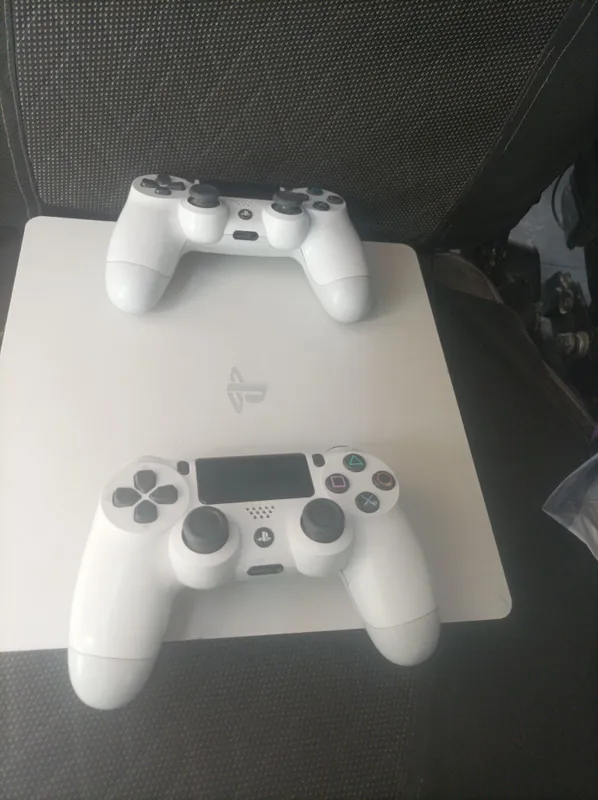 Playstation 4 silm 2 TB 2 Playstation 4 silm 2 TB 2
