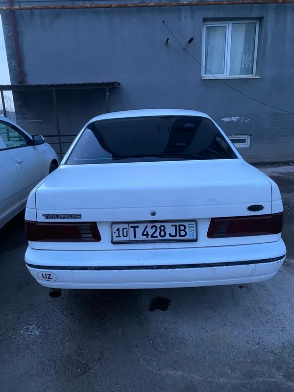 Ford Taurus 1991 yil