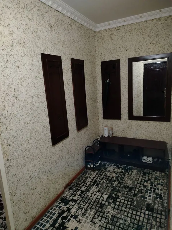 Квартира продаётся: 2-комнатная, переделана в 3-комнатную, Фергана 8