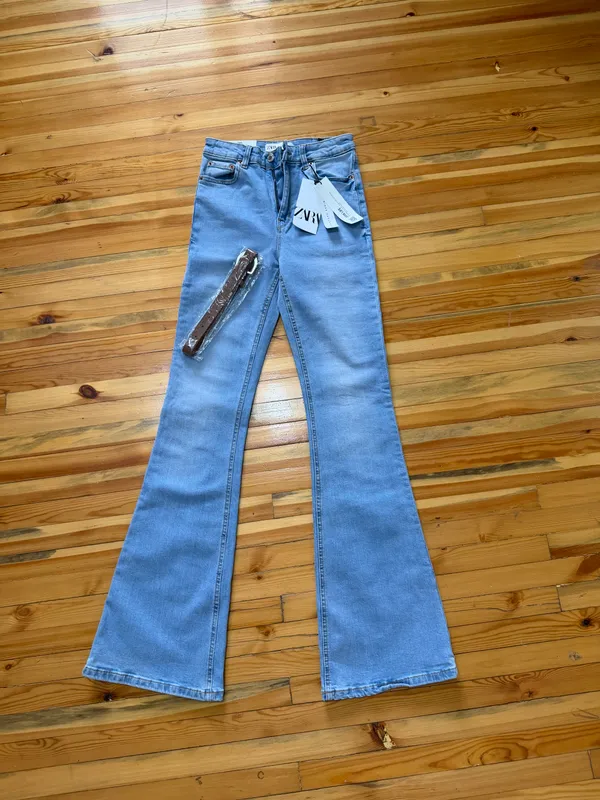 Новые джинсы клеш Zara (с ремнем), размер 36 (S)