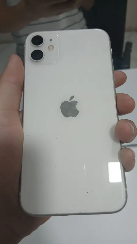 iPhone 11 obmen bor hamma joyi radnoy