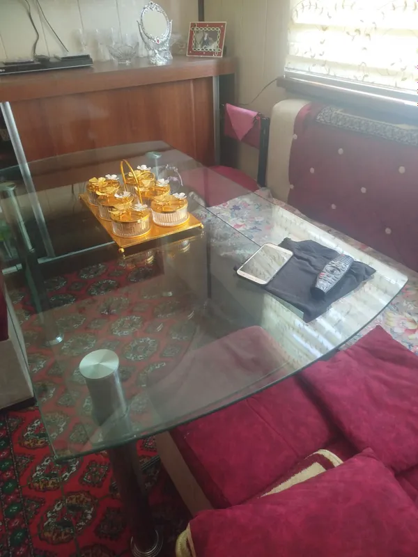 Mehmonxona va zal uchun katta shisha stol 2 Mehmonxona va zal uchun katta shisha stol 2