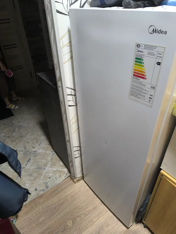 продам морозилку Midea