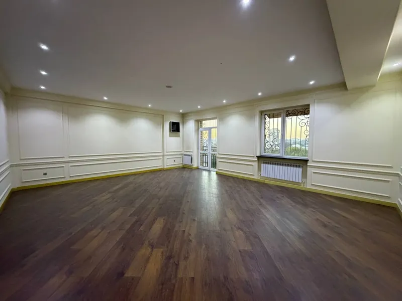 Yakkasaroyda 217 m² maydondagi 4 xonali kvartira sotiladi 3