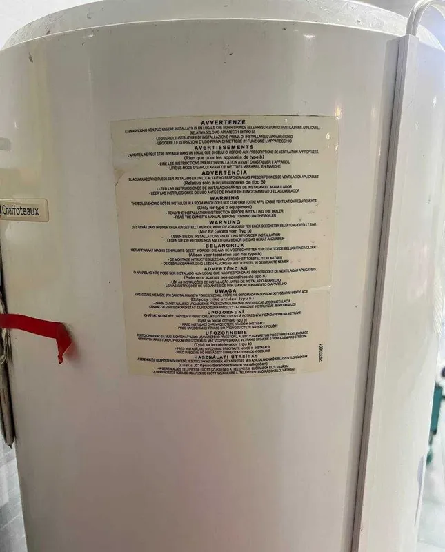 Продаётся бойлер 1000 л, протекает 4