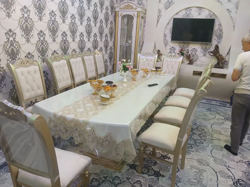Стол и стулья на 12 человек Стол и стулья на 12 человек