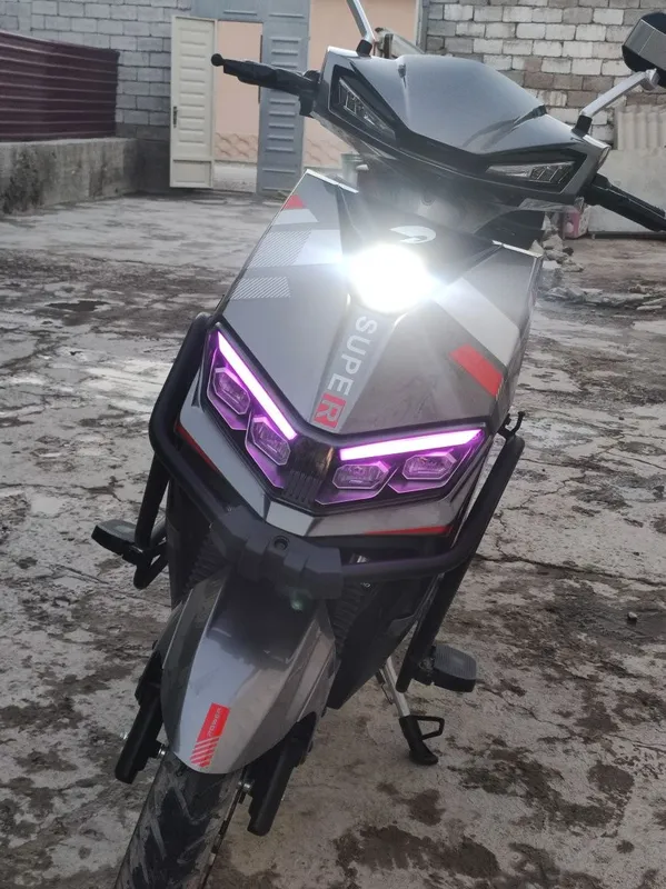 Elektronni skuter 6 Elektronni skuter 6