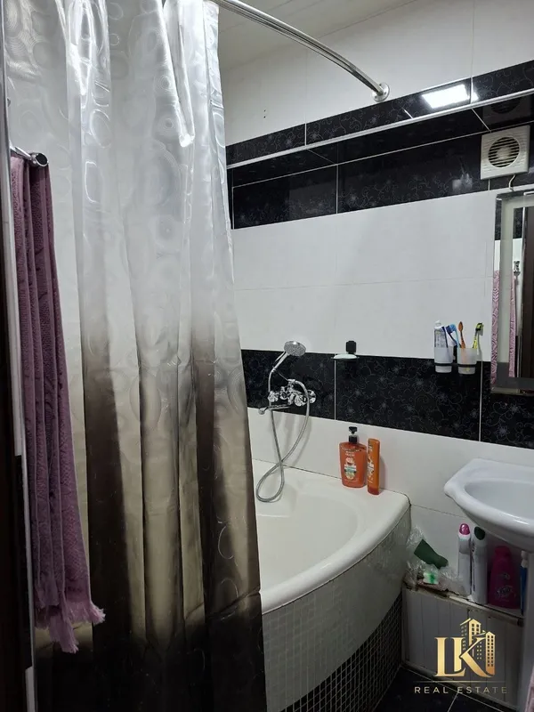 G‘ishtli uyda ta’mirli, shinam 3 xonali kvartira sotiladi, 66 m² 9 G‘ishtli uyda ta’mirli, shinam 3 xonali kvartira sotiladi, 66 m² 9