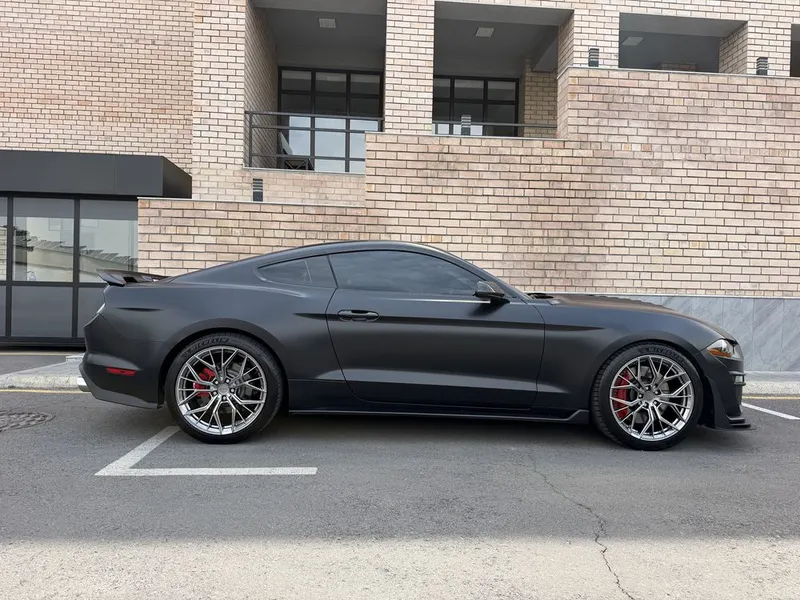 Ford Mustang 5L 2019 — фото 1