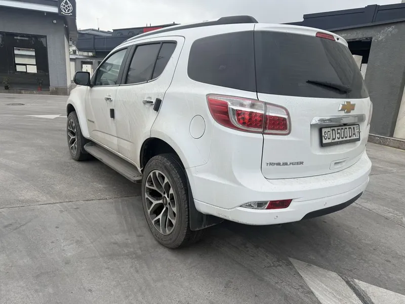 Trailblazer oq masla 2021 yil yurmagan 3.5 litr 6 Trailblazer oq masla 2021 yil yurmagan 3.5 litr 6