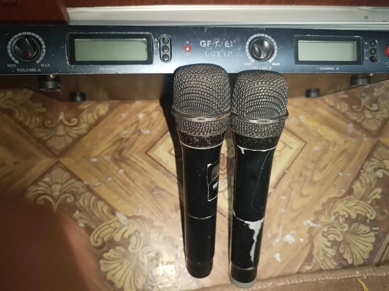 Срочно продам беспроводная микрофон 1