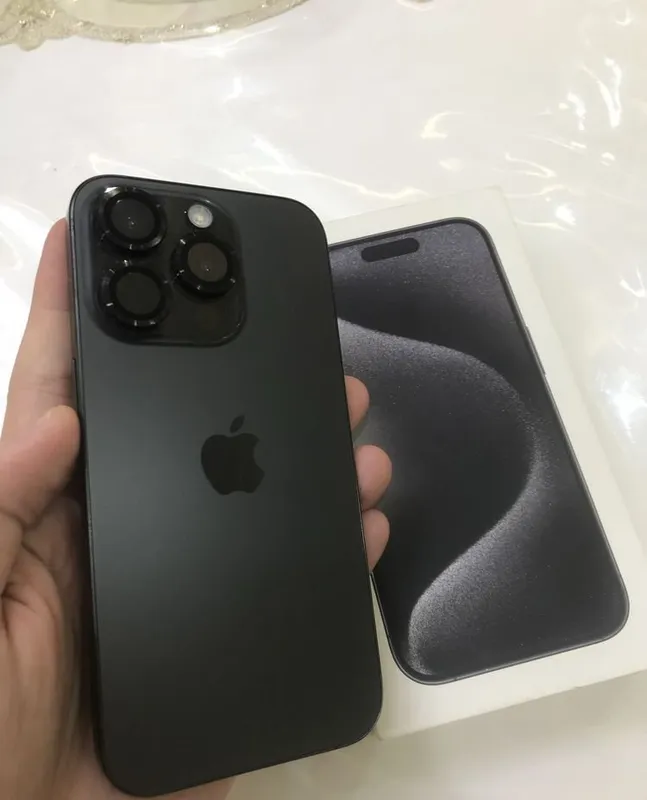 iPhone 15 Pro, 256 ГБ, полный комплект 1 iPhone 15 Pro, 256 ГБ, полный комплект 1