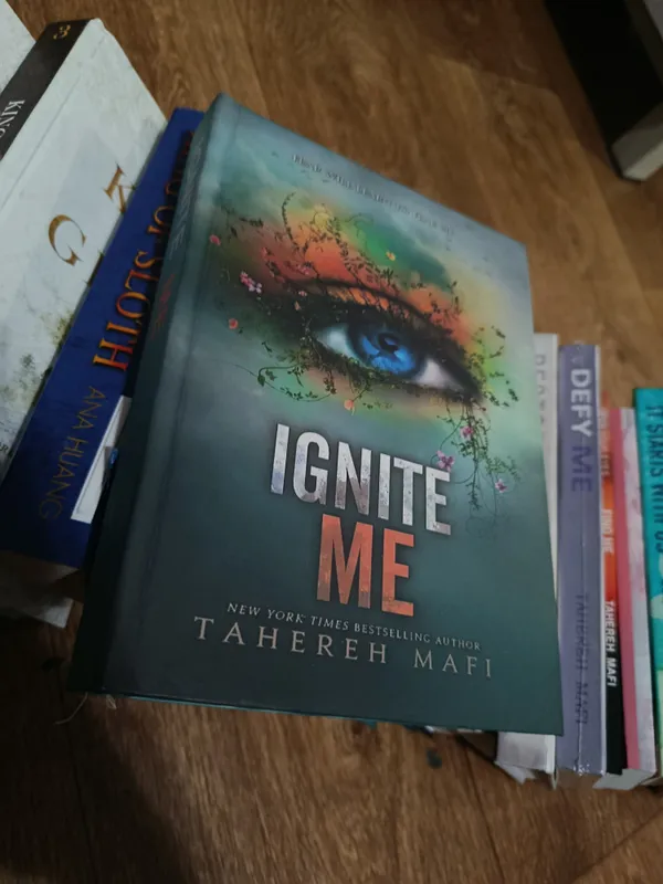 Shatter me series by Tahereh Mafi — фото 4