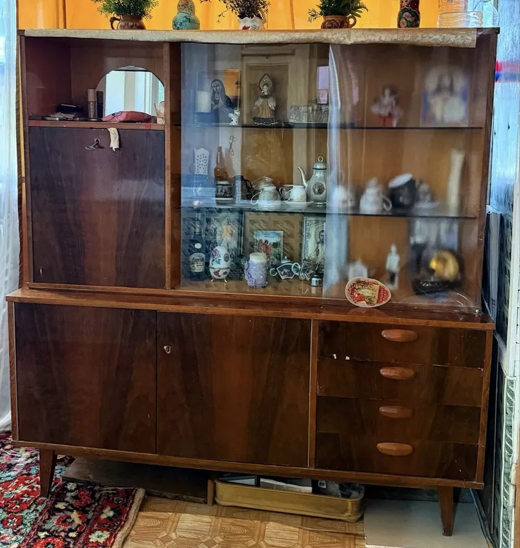 Срочно продам сервант — фото 1