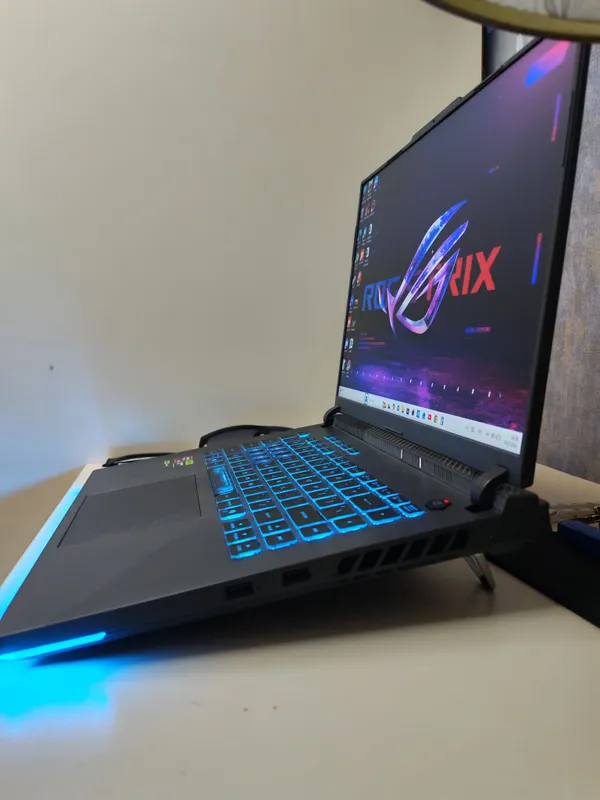 Asus ROG Strix G16 (R9-9955HX/RTX5050 8GB) 3