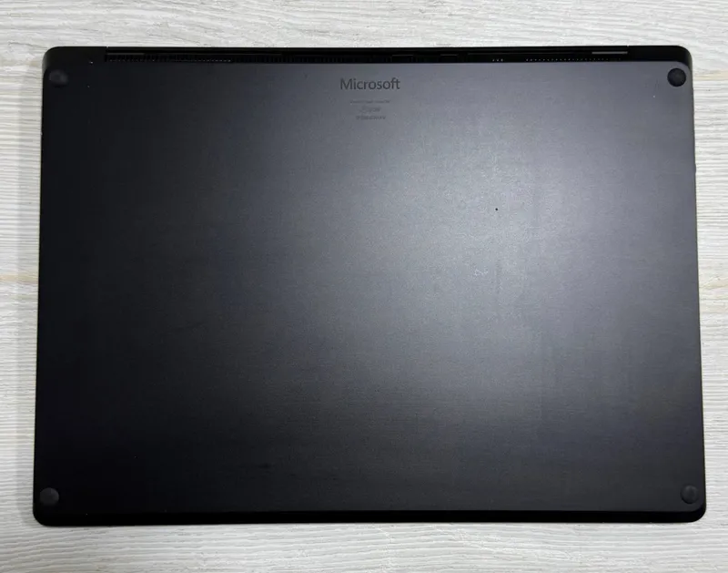 Surface Laptop 5 13.5” 2K Core i5-1245U 16/512GB 7 Surface Laptop 5 13.5” 2K Core i5-1245U 16/512GB 7