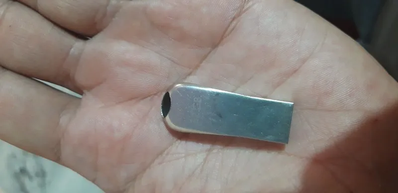 Fleshka sotiladi 32 gb