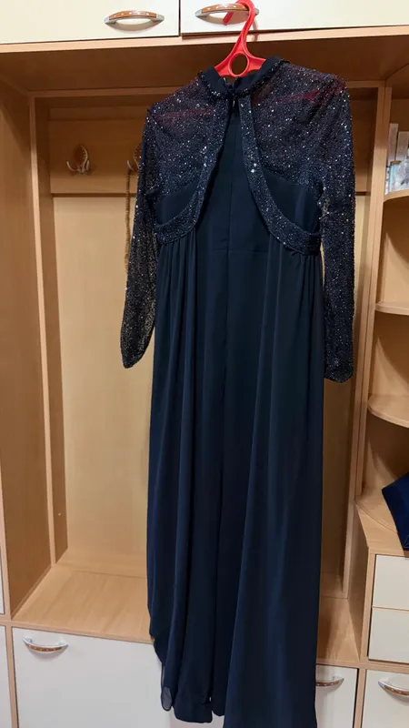 Ko'ylak sotiladi, 240$ ga olingan 2
