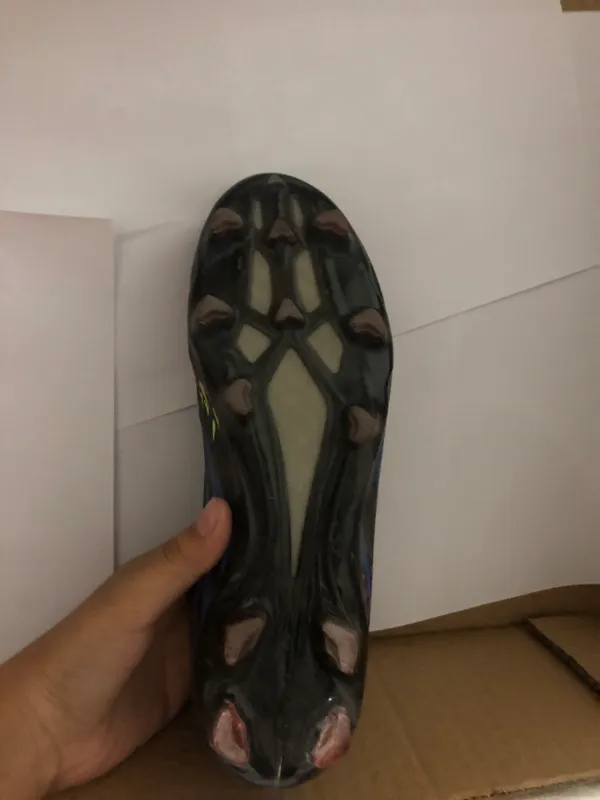 Adidas Predator futbol butsiları 3 Adidas Predator futbol butsiları 3