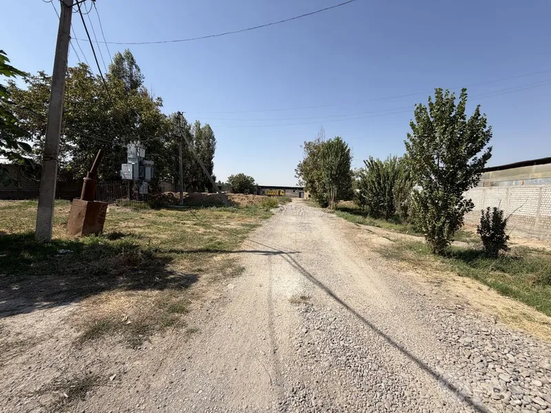 Сдаётся большое место, 50 соток, можно использовать для производства 1 Сдаётся большое место, 50 соток, можно использовать для производства 1