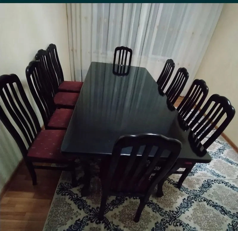 стол и стулья