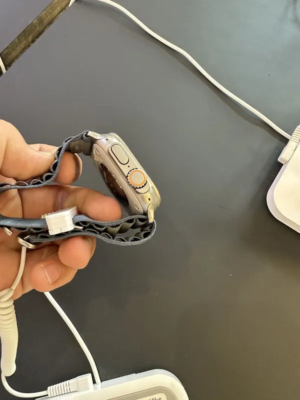 Apple Watch Ultra 2 Natural Titanium 99% 3
