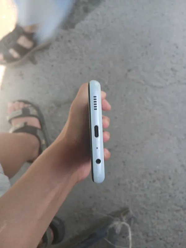 SAMSUNG  F13 karobka dakement bor kafolati ham bor