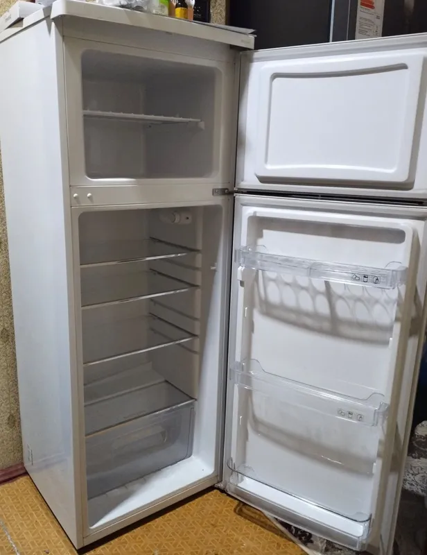 Продаётся 2 холодильника. 2 та холодильник сотилади