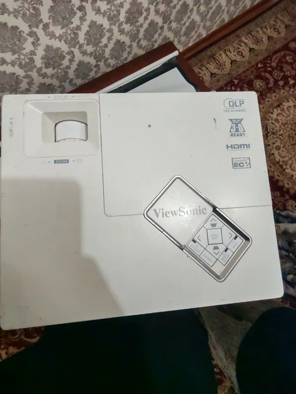 ViewSonic DLP proyektor (3D Ready, HDMI) va proyeksion ekran. — фото 1