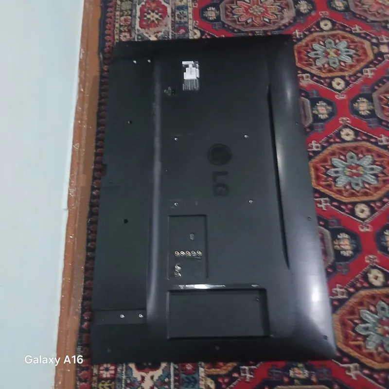 Televizor LG katta faqat ekrani ketgan togʻillasa 2 Televizor LG katta faqat ekrani ketgan togʻillasa 2