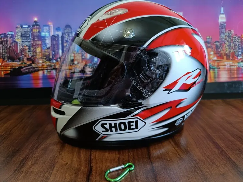 Мото шлем от Японского бренда SHOEI Мото шлем от Японского бренда SHOEI