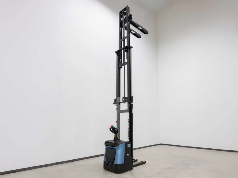 Штабелер электрический / Штаблер Royal Forklift 1 600кг / 4 600 мм — фото 4