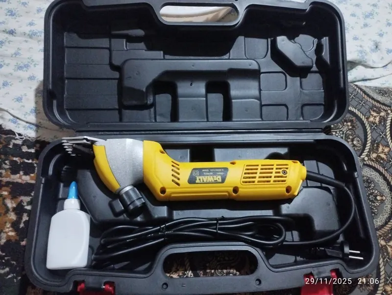 Qoʻy yungini oladigan aparat DeWALT Qoʻy yungini oladigan aparat DeWALT
