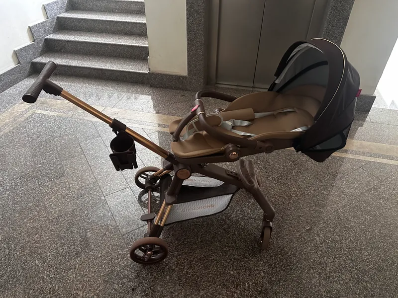 Коляска дрон