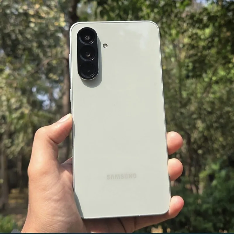 Model: Samsung Galaxy A56 5G Xotira: 8 GB RAM / 256 GB ichki xotira P