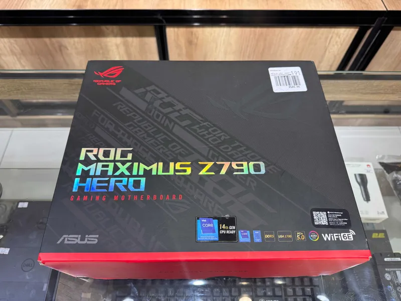 Топовая материнская плата ROG MAXIMUS Z790 HERO WIFI 6E DDR5 3 Топовая материнская плата ROG MAXIMUS Z790 HERO WIFI 6E DDR5 3