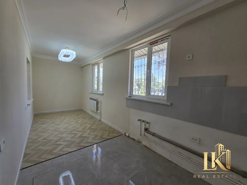 Yangi, ozoda ta’mirli keng 3 xonali kvartira sotiladi, 74 m² (1/9), g‘ishtli uy 9