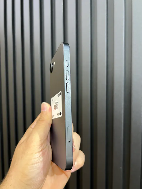 iPhone 16 e 3 iPhone 16 e 3