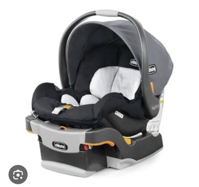 Продается автокресло итальянское Chicco