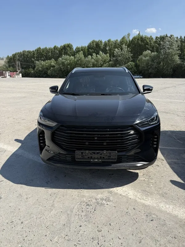 Jetaur X70+ qora zor mashina 1 Jetaur X70+ qora zor mashina 1